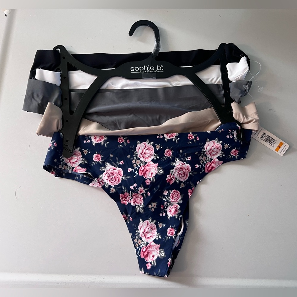 Sophie b. Set Of 5 Invisible edge Thongs brand new with tags
